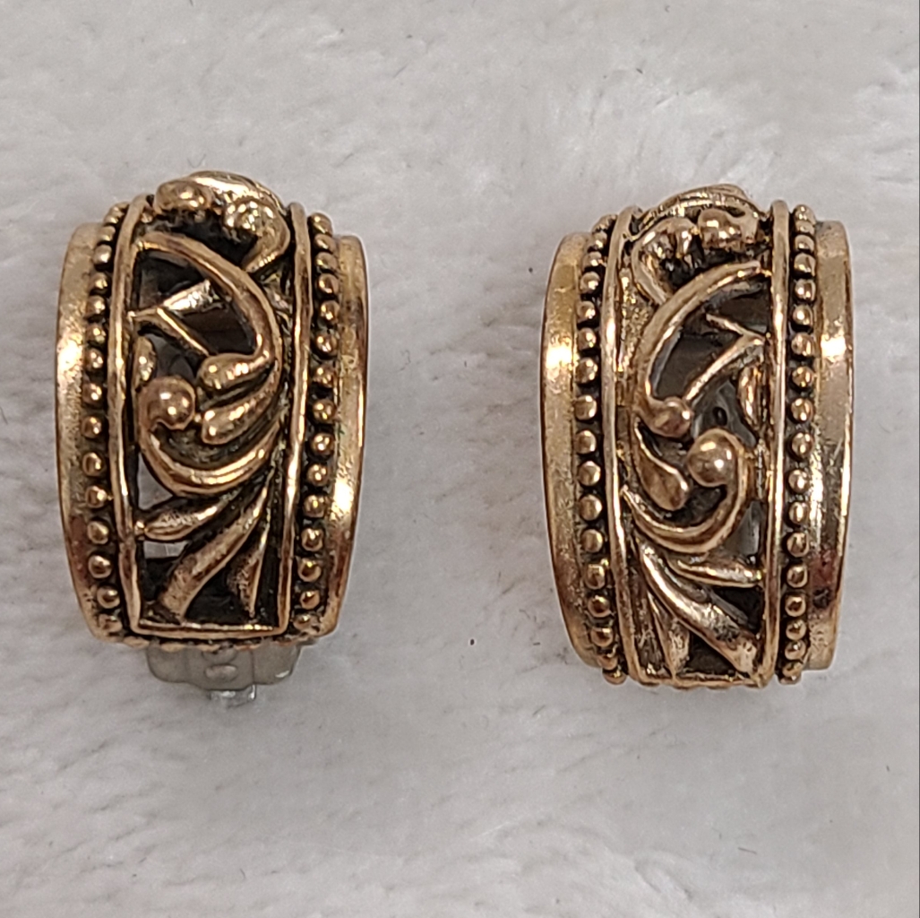 Vintage Barse Gold Tone Clip On Earrings 40$